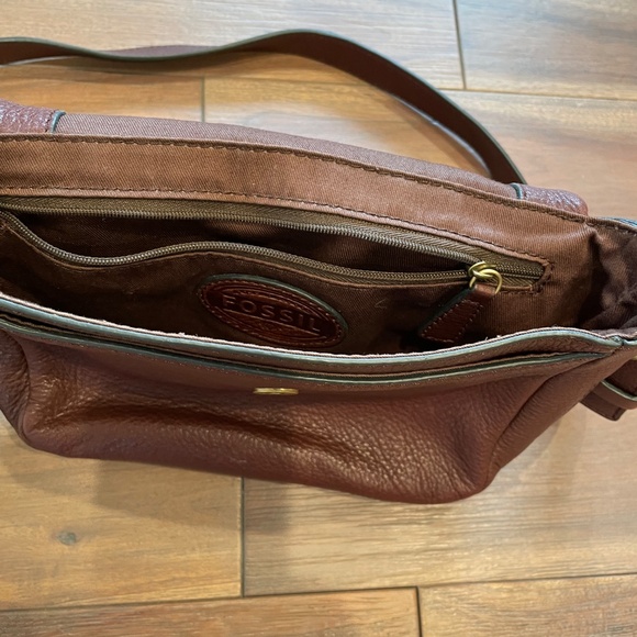Fossil Preston Brown Leather expandable crossbody bag - Picture 5 of 9